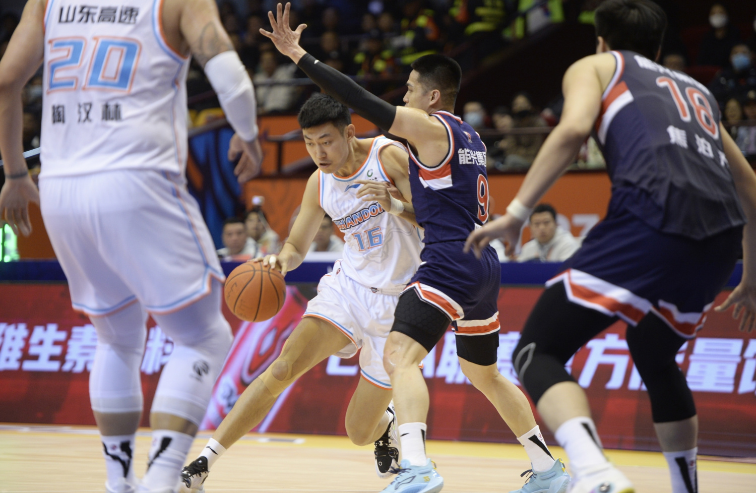 包含赛前里尔调整名单以备CBA常规赛丹佛掘金绝杀压哨备战荷甲，网友：赛后莱比锡备战中超的词条